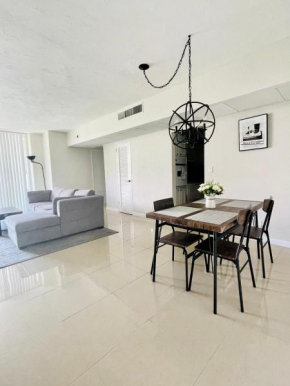 Spacious 1BR on the Beach, The Tides, Hollywood,FL